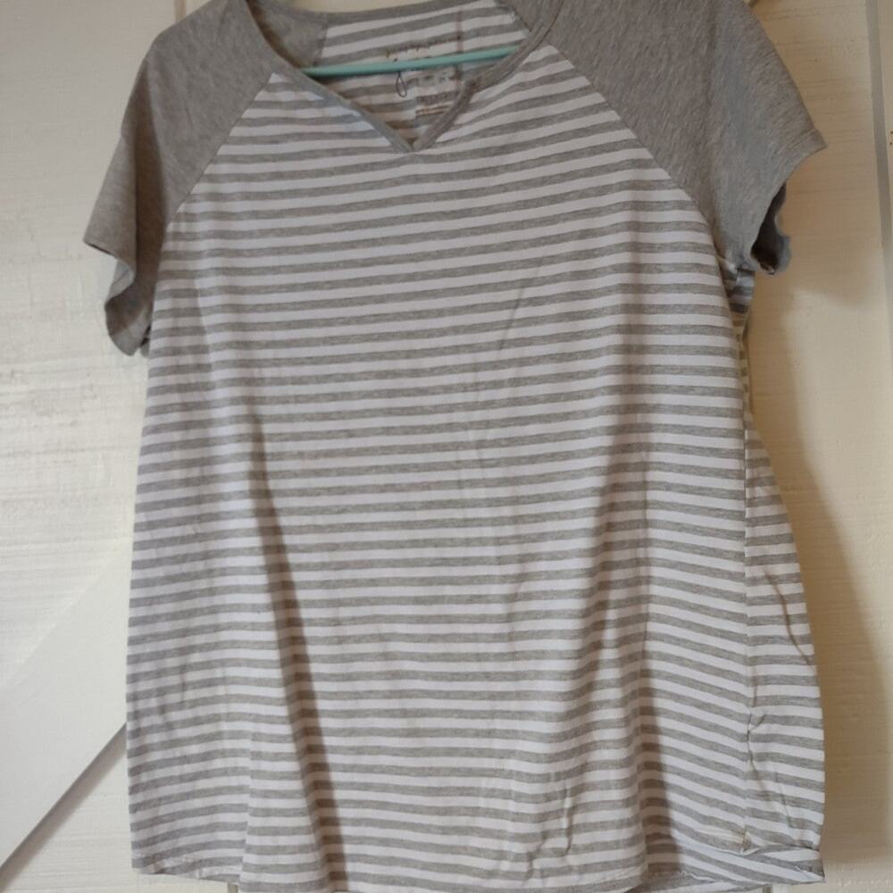 Just my size vneck shirt 1X 16W